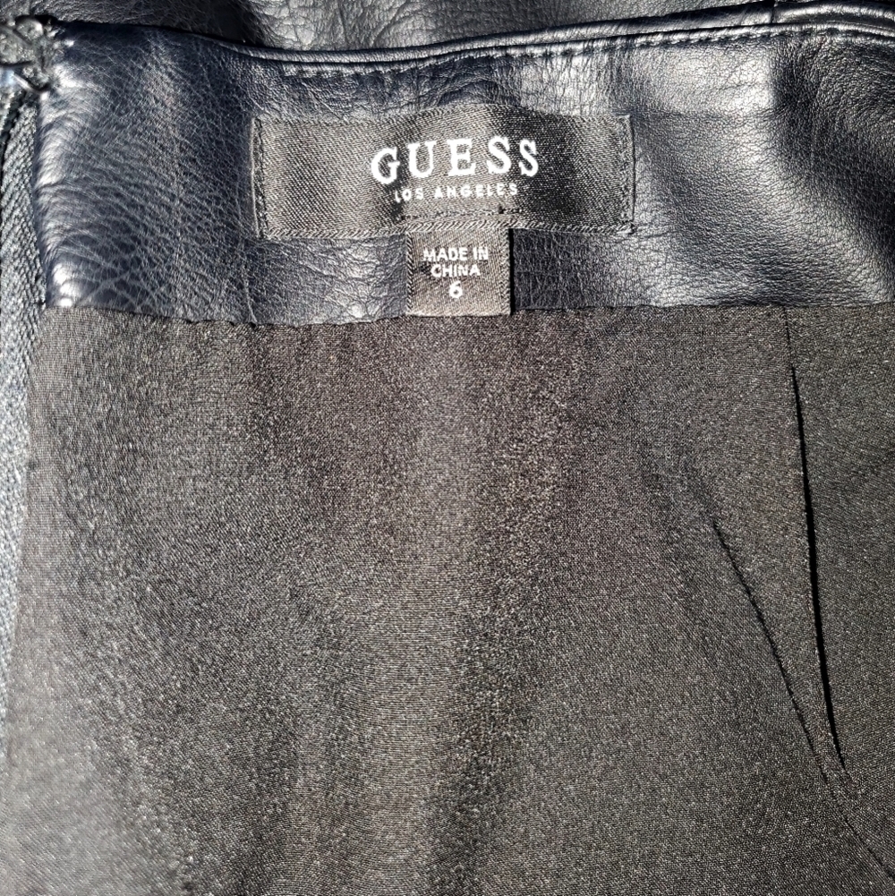 Guess Black Faux Leather Embroidered Floral Skirt Size 6 - Picture 8 of 9